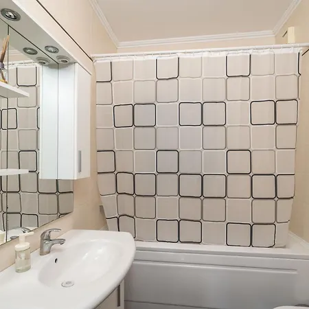 Seaview Elegance - Luxury Comfort With Free Parking Garage