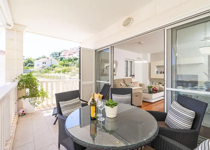 Апартаменты Seaview With Free Garage Parking 2 Min To Near Dubrovnik
