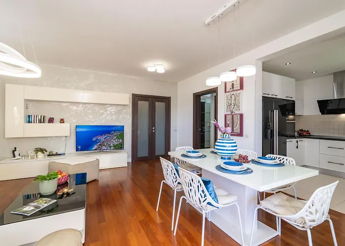 Seaview Elegance - Luxury Comfort With Free Parking Garage Διαμέρισμα