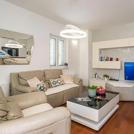 Seaview With Free Garage Parking 2 Min To Near Dubrovnik Zaton (Dubrovnik-Neretva)