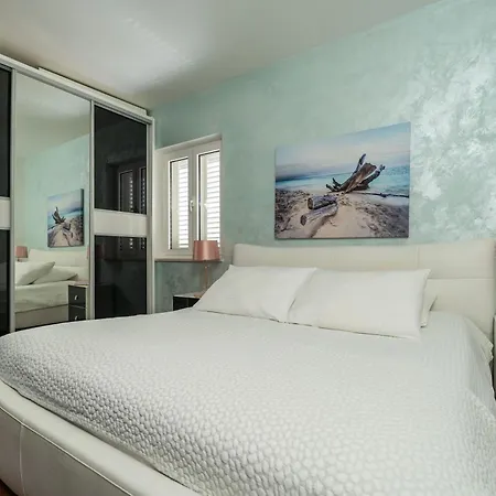 Seaview Elegance - Luxury Comfort With Free Parking Garage Apartament *